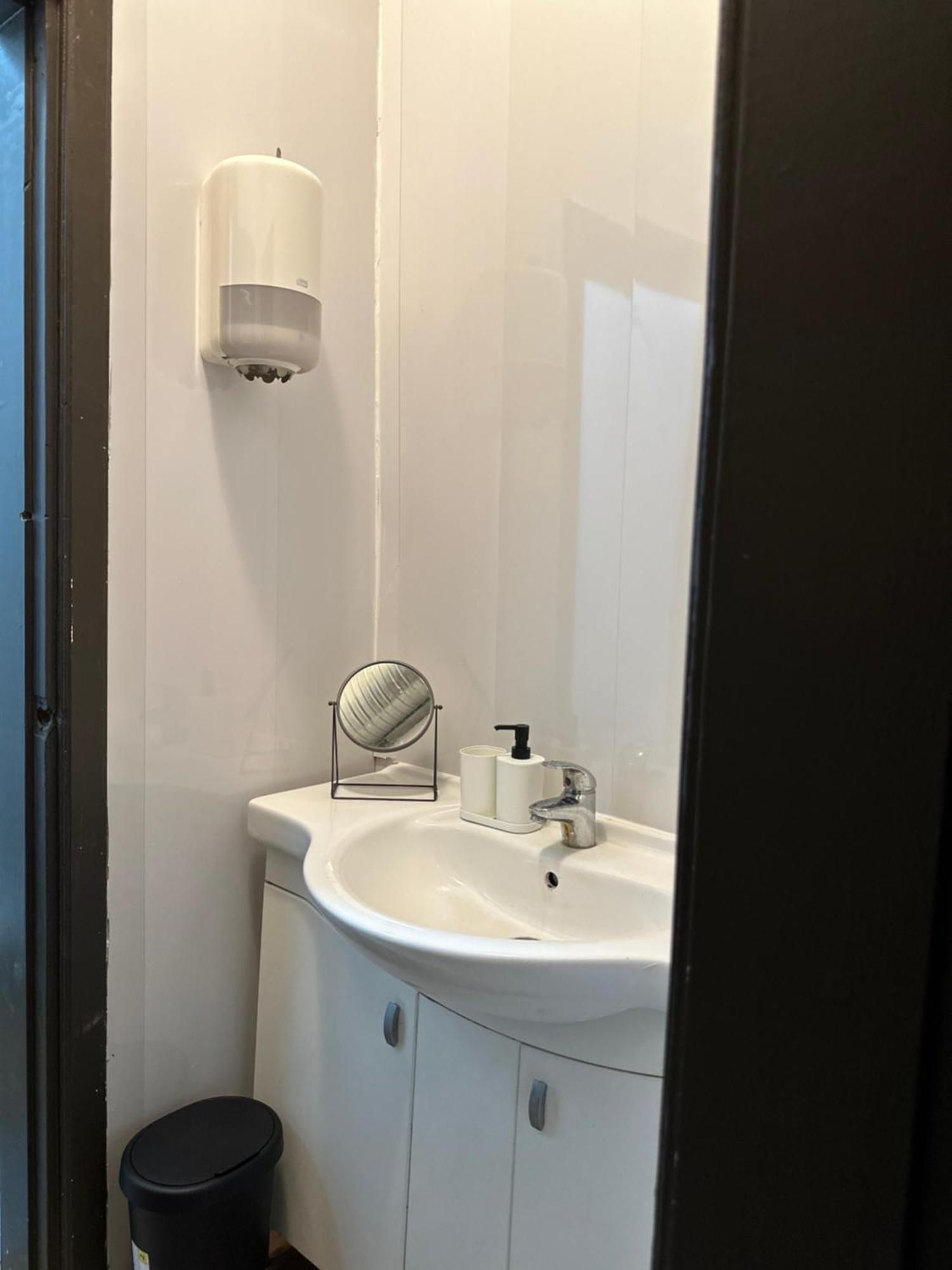 Хостел The Kliefs Vilnius - Virtual Check-In Экстерьер фото